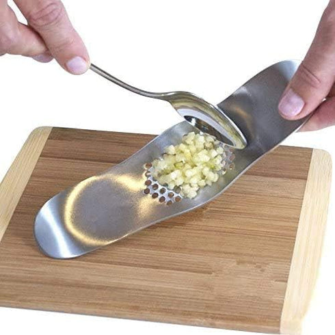 Fu Store Garlic Press - 304 Stainless Steel Garlic Rocker Mincer with Silicone Peeler (Color Random)