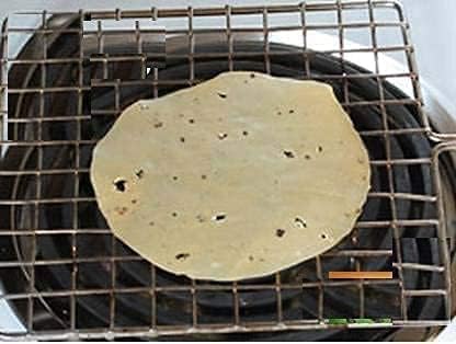 Papad Jali Stainless Steel Wire Roaster Rack, Wooden Handle, Roast Grill Chapati, Toast Roti