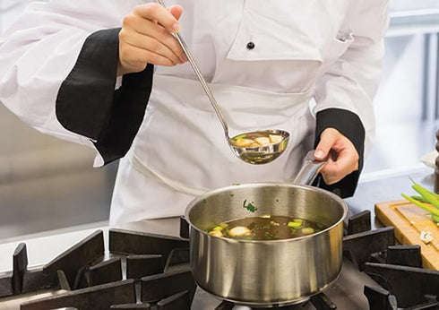Winco Heavy-Duty Stainless Steel Sauce Pan with Cover, 4.5 Quart