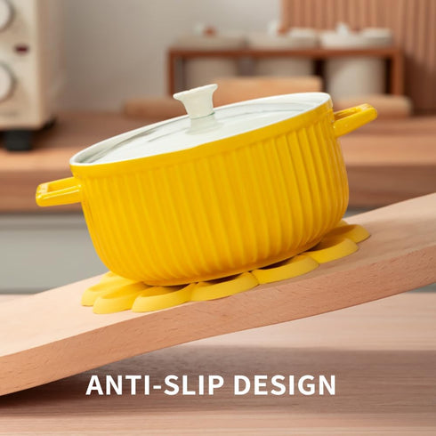 Daisy Trivet for Hot Pots and Dishes, 6.7 Inch Round Flexible Silicone Hot Pads, Heat Resistant Mat