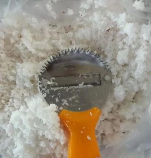 Fresh Coconut Grater Hand Scraper Shredder Grinder with Stainless Steel Blade for Meat, Vegetables, Fruits (1 pc)