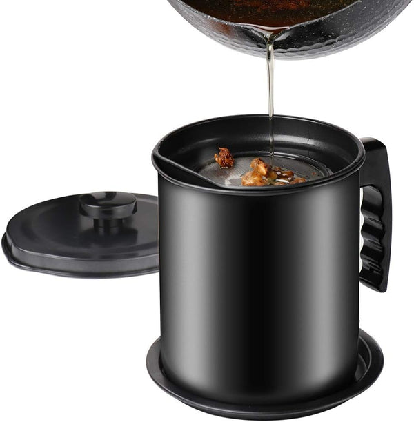 Cambom Bacon Grease Container with Fine Mesh Strainer, 1.3 L Iron Cooking Oil Can with Removable Coaster Tray