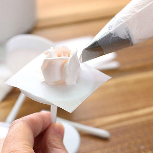 Hendiy 7 Pieces Cake Decorating Tips Set, Cream Icing Piping Fondant Nozzle Pastry Tools for Decorating