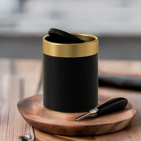 Small Trash Can with Lid, Mini Desk Trash Can, 1.5 Liter / 0.4 Gallon Metal Garbage Can for Countertop