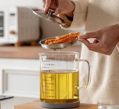 TLIOCAS Large Glass Bacon Grease Container with Strainer - 53 OZ Frying Oil