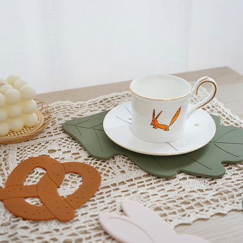 Silicone Trivet Mat Set of 2, Green Hot Pot Holder for Table and Countertop, Non-Slip Oak Leaf Coasters