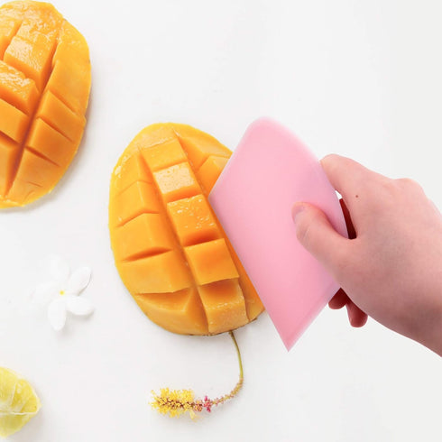 LUTER 2 Pieces 12 x 9.5 cm Pastry Horn, Plastic Dough Scraper for Kitchen, Pastry, Pancakes (Pink, White)