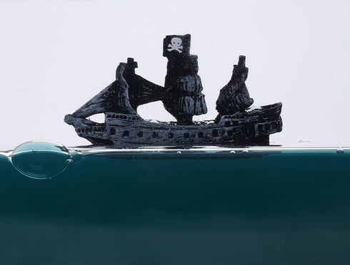 Generic Unsinkable Boat Black Pearl Pirate Ship in a Box Bottle Decorations, Ship Model Fluid Liquid Drift Bottle
