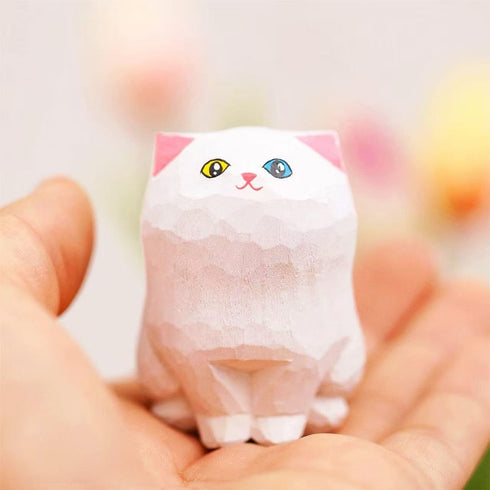 Hand Carved Wooden White Cat Figurine Unique Odd-Eyed Lion Cat Statue Desk & Bookshelf Creative Home Decor, Collectible