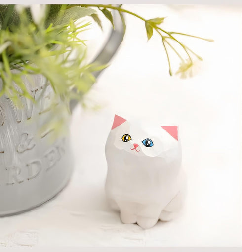 Hand Carved Wooden White Cat Figurine Unique Odd-Eyed Lion Cat Statue Desk & Bookshelf Creative Home Decor, Collectible
