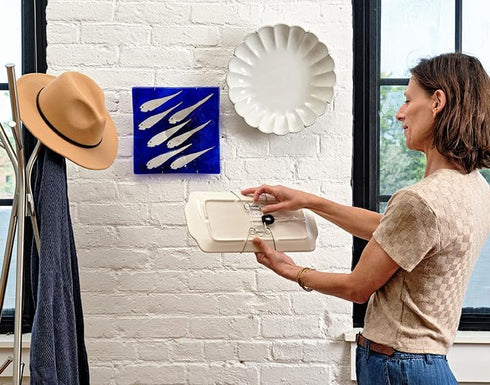 Display Buddie Adjustable Wall Plate Hanger for Oval Square Round Rectangle Displays, Steel with Silicone Hooks