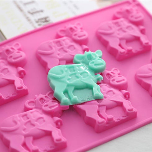 2 Pack Cow Chocolate Molds - Dairy Cattle Cake Pan Silicone Candy Fondant Baking Mold in Random Color