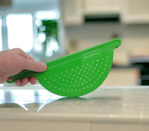 Handheld Plastic Pot Drainer, Noodle & Pasta Strainer with Handle - Fits up to 9" Pots (Green)