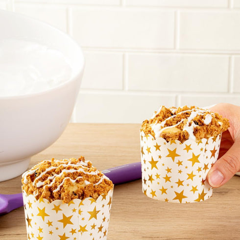 Restaurantware 50 Disposable Paper Baking Cups, 4.5 Ounce Greaseproof Oven-Ready White Muffin Liners with Gold Star