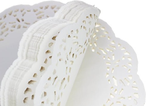 LJY 100 Pieces White Lace Round Paper Doilies Cake Packaging Pads for Wedding Tableware Decoration (13.5 Inch)