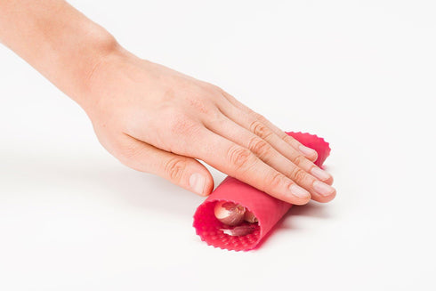 Zyliss Garlic Peeler, Silicone Tube Roller for Easy Garlic Skin Removal, Dishwasher Safe, Red