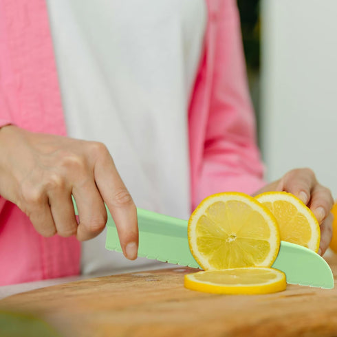 2Pcs Set,Professional Green Lettuce Knife Cutter kitchen Cooking plastic Serrated knife for Veggies, Salad,Fruit,Cake