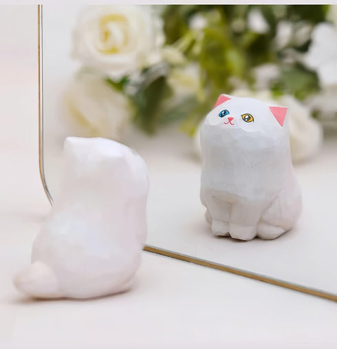 Hand Carved Wooden White Cat Figurine Unique Odd-Eyed Lion Cat Statue Desk & Bookshelf Creative Home Decor, Collectible