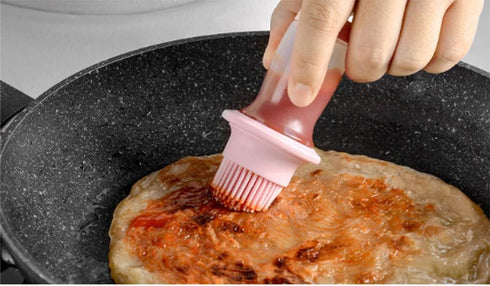 AKOAK Silicone Pressing Oil Bottle Brush - 1 Pack with Lid for Baking Sauce, Salad Dressing, Barbecue Sauce