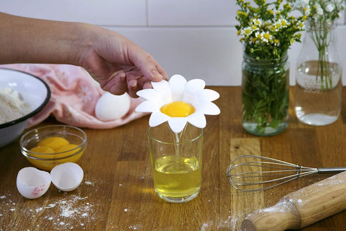 Peleg Design Daisy Plastic Egg Separator, Cute Flower Design Egg White Yolk Divider Kitchen Gadget