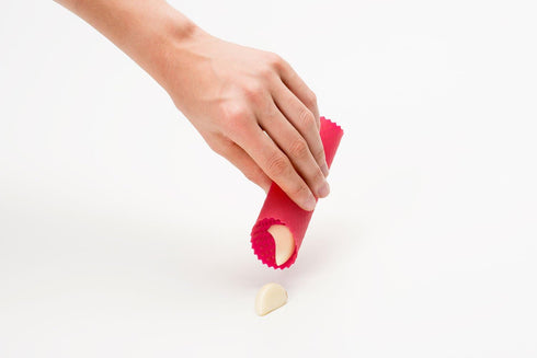 Zyliss Garlic Peeler, Silicone Tube Roller for Easy Garlic Skin Removal, Dishwasher Safe, Red