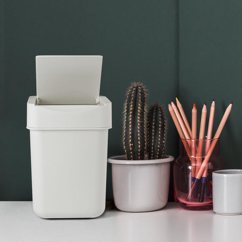 carrotez Mini Trash Can, Countertop Trash Can with Lid, 2 Liter/0.5 Gallon Waste Basket for Coffee Bar, Bathroom,