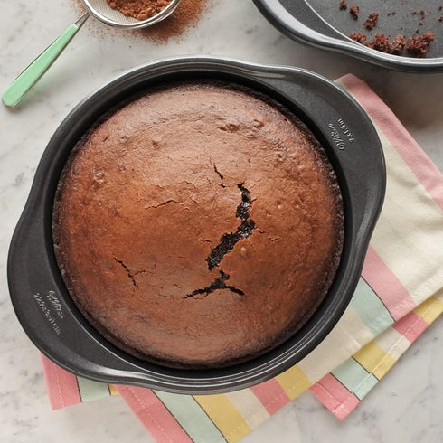 Wilton Advance Select Premium Non-Stick 9-Inch Round Cake Pan, Steel, Silver