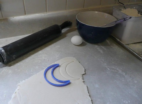 MOON ASTRONOMY SPECIAL OCCASION COOKIE CUTTER, MADE IN USA PR250, Small Size: 3" X 4 1/4" X 1/2"
