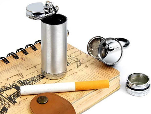 Metal Portable Ashtray, Outdoor Cigarettes Ashtray with Lid, Keychain, Cylinder Silver