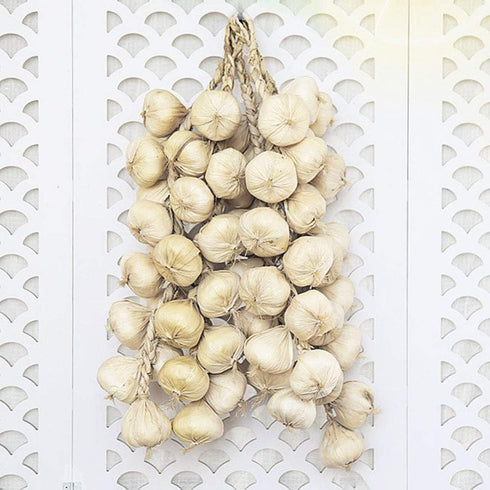 SQXBK 2PCS Artificial Garlic String Lifelike Fake White Garlic Hanging String Foam Vegetables Kitchen Decoration