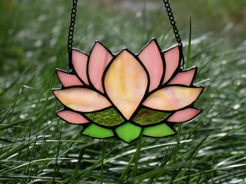 Lotus Flower Decor Stained Glass Window Hangings, Sun Catcher Gift for Mom, Kitchen Livingroom Decoration, Birthday
