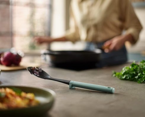 Joseph Joseph Duo Slotted Spoon with Integrated Tool Rest, Heat-Resistant Nylon Head, Hygienic Design for Non-Stick