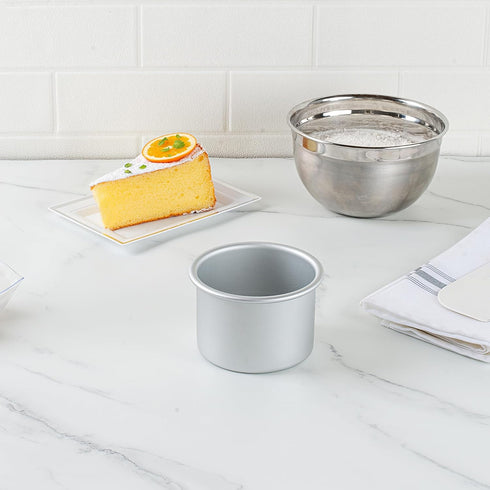 Restaurantware-Met Lux 4 x 3 Inch Baking Tin, 1 Round Cake Pan, Oven-Ready Anodized Aluminum