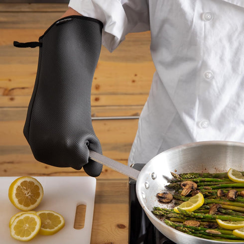 San Jamar Ultigrip Oven Mitt, Neoprene, 17 Inches, Black, Heat and Cold Protection for Cooking