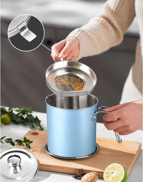 Chihee Grease Container Stainless Steel Bacon Grease Saver with Fine Mesh Strainer 2L / 67.6 fl oz Oil Container Grease Can with Dust-proof Lid Non-slip Tray for Kitchen Storing Frying Cooking Grease by Chihee