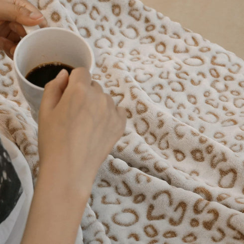 FY FIBER HOUSE Cheetah Print Blanket, Flannel Fleece Throw Blanket with 3D Leopard Print, 50"X60"