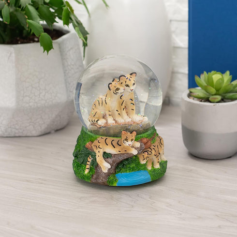 Elanze Designs Endangered Clouded Leopard 100MM Glitter Water Wind Up Musical Snow Globe, Plays Tune