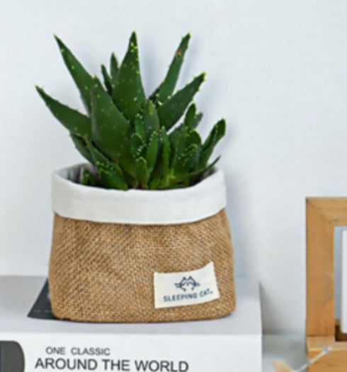 Small Cotton and Linen Hanging Storage Basket, Ideal for Organizing Keys and Miscellaneous Items on Desktop