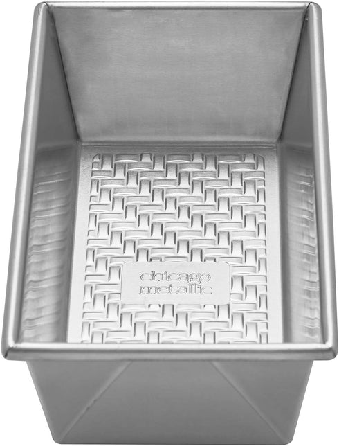 Chicago Metallic 5237969 Uncoated Textured Aluminum 1-Pound Loaf Pan, 9" x 5", Silver
