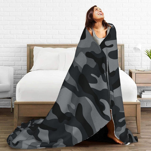 Perinsto 50"X40" Grey Black Camouflage Throw Blanket Ultra Soft Warm All Season Military Camo Decorative Fleece