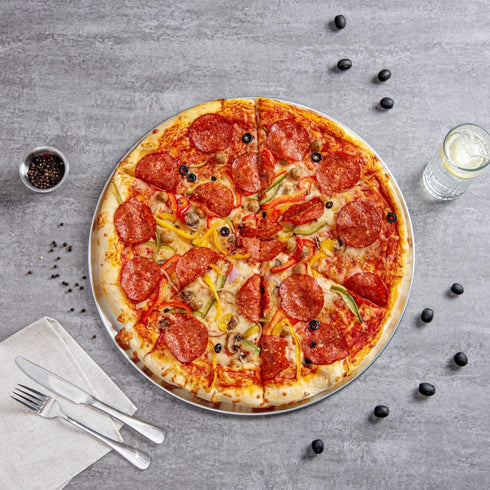 Restaurantware Met Lux 18 Inch Commercial Pizza Pan, Heavy-Duty Aluminum Round Baking Tray for Pizzas