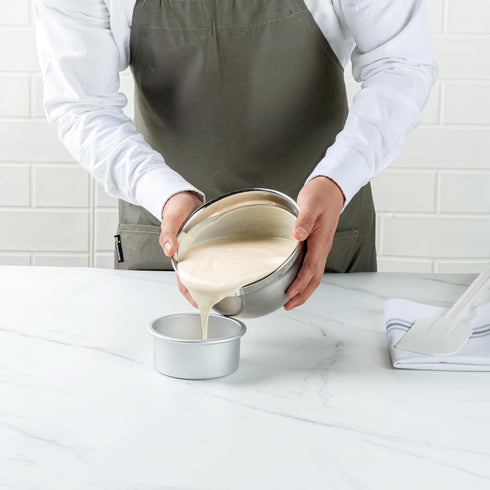 Restaurantware-Met Lux 4 x 2 Inch Straight-Sided Baking Tin, 1 Round Cake Pan, Oven-Ready, Freezable, Anodized Aluminum