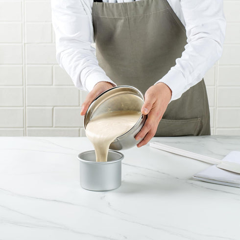 Restaurantware-Met Lux 4 x 3 Inch Baking Tin, 1 Round Cake Pan, Oven-Ready Anodized Aluminum