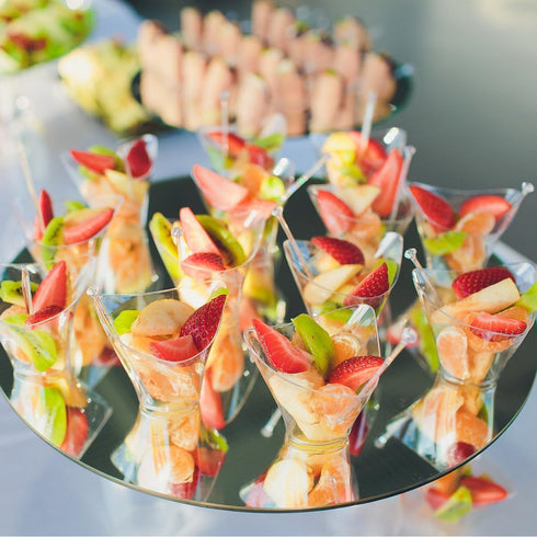 4 oz 50 Pack Qeirudu Triangular Mini Dessert Cups with Spoons, Plastic Appetizer Cups Reusable Shooter Cups for Pudding