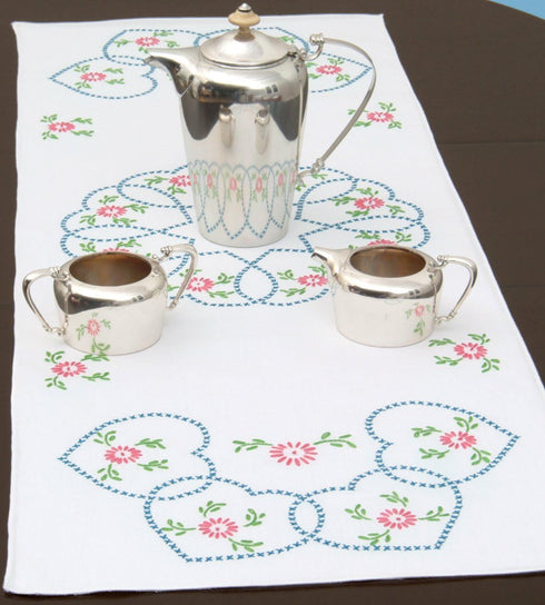Jack Dempsey Stamped Table Runner/Scarf, Starburst of Hearts, 15 by 42-Inch