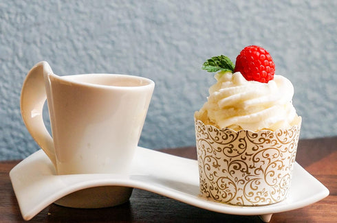 50-Pack Paper Baking Cups, Greaseproof Disposable Cupcake Muffin Liners, Large Gold Scroll