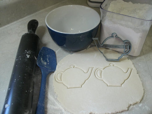 TEA POT KETTLE PORCELAIN CHINA, ENGLISH PARTY COOKIE CUTTER, MADE IN USA PR586