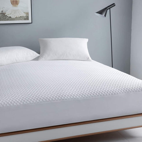 Reaks Queen Size Waterproof Mattress Protector, Cooling Mattress Cover with Fitted Deep Pocket Up to 18''