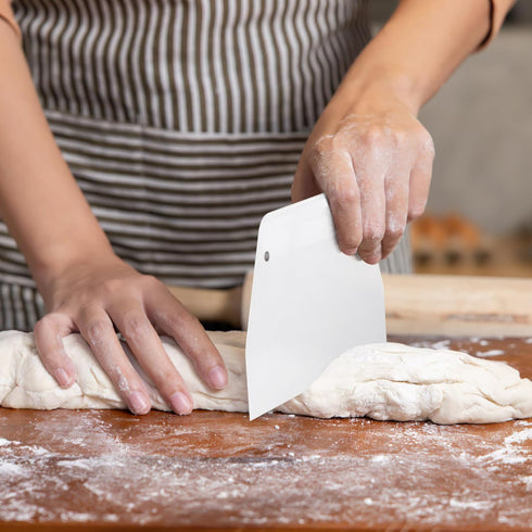 YARNOW Bench Scraper 2 PCS Plastic Dough Scrapers, Multipurpose Food Scrappers, Food- Grade Bench Scrapers for Dough Cake Bread Fondant Icing (White L) Baking Supplies
