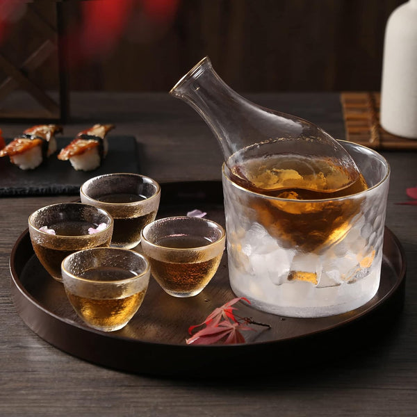 DUJUST Japanese Sake Set for 4, Glass Hammer Pattern in Golden Trim,